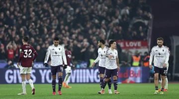 لقطة غريبة.. رد فعل مشجع مانشستر يونايتد بعد هدف وست هام في شباكهما